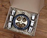 Подарочный набор автомобилисту/водителю "Запаска" в подарочной упаковке - колесо в виде бутылки с рюмками, фото 5