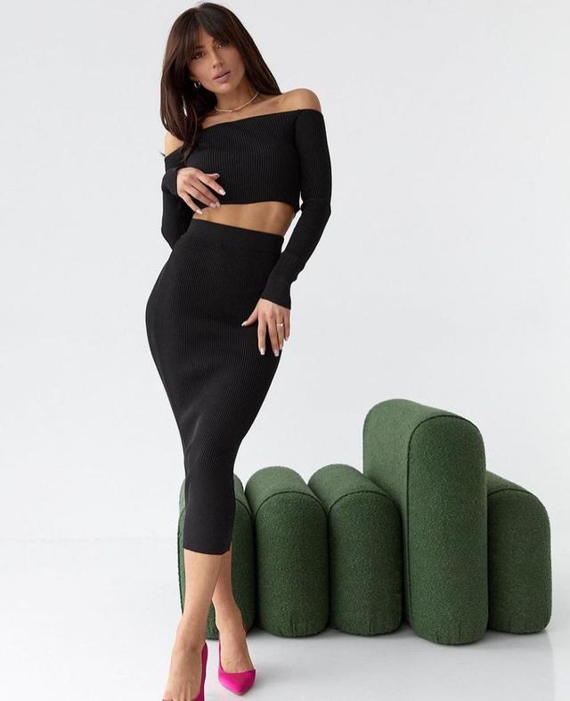 костюм топ и юбка черный