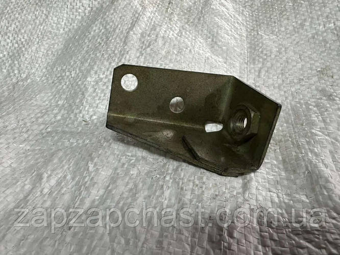 Кронштейн приемной трубы (штанов) уголок ваз 2101 2102 2103 2104 2105 ...