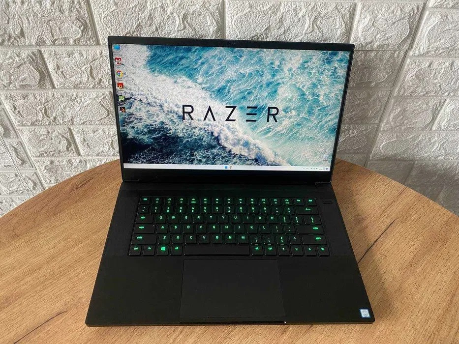 Ноутбук Razer Blade 15,6" FHD IPS 144Hz i7 8750H 32Gb SSD 512Gb RTX2080 MaxQ Б/В