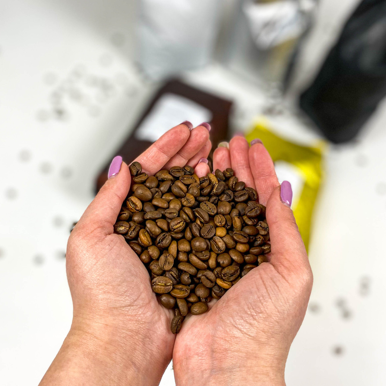 Кофе в зернах 100% арабика Афрікана свежеобжаренный 1 кг - фото 1 - id-p1824177854
