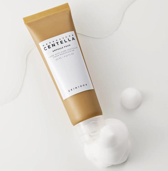 Очищаюча ампульна пінка для вмивання з екстрактом центели SKIN1004 Madagascar Centella Ampoule Foam