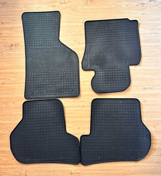 Гумові килимки Polytep Skoda Octavia II Volkswagen Golf IV 97-03/Volkswagen Bora 97, чорний (KG-7706)