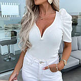 Футболка жіноча літня в рубчик із рукавами-ліхтариками Джемпер у рубчик із вирізом-серце, фото 5