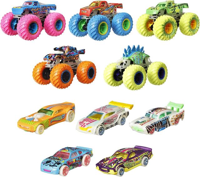 Hot Wheels Monster Trucks Glow in the Dark набір 10  машинок що світяться в темряві, ексклюзив HCB57  1:64