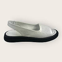 Женские кожаные босоножки на низком ходу белые сандали с перфорацией 22 Corta Mussi 2811