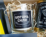 Чоловічий подарунковий набір "Міць справжнього чоловіка": свічка, побажання, сіль для ванни, листівка, шкарпетки в банці, фото 7