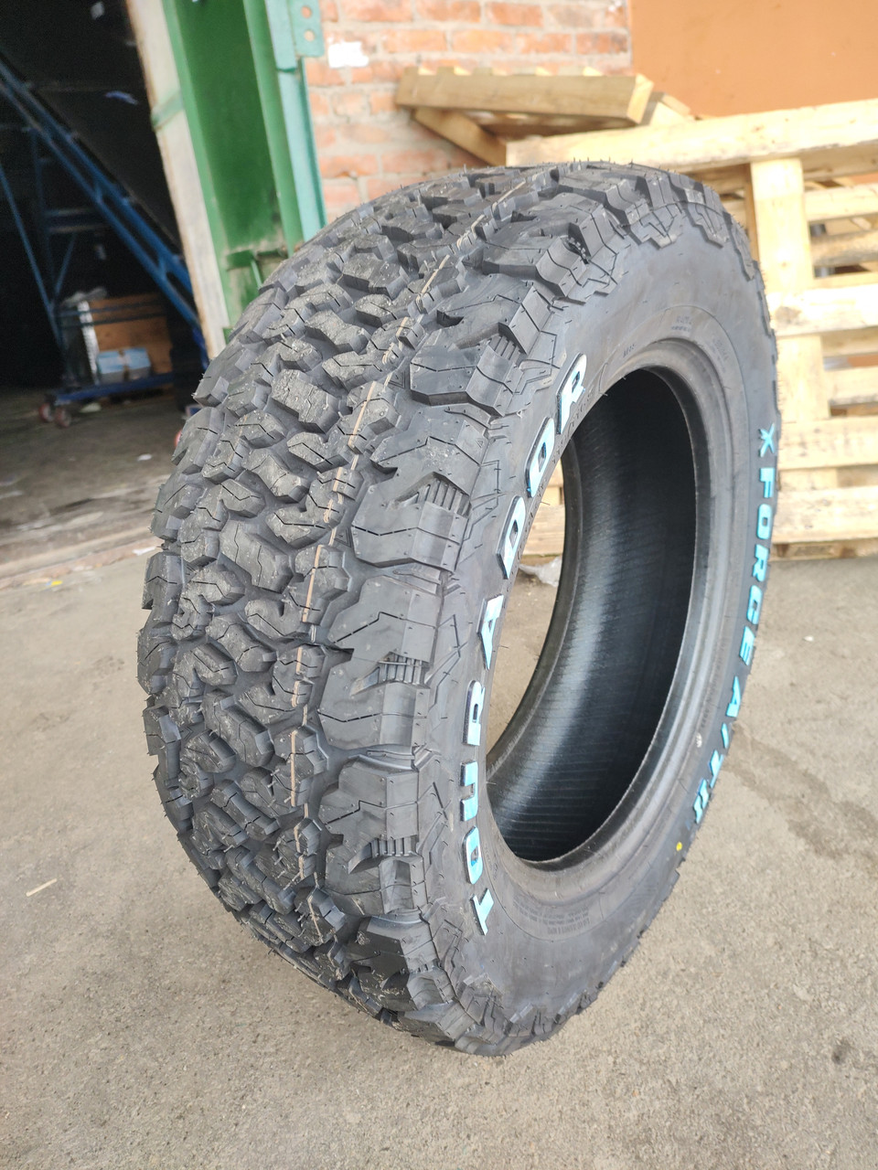 Шина 265/75R16 123/120S X Force A/T II Tourador зима, літо - фото 1 - id-p1834518372