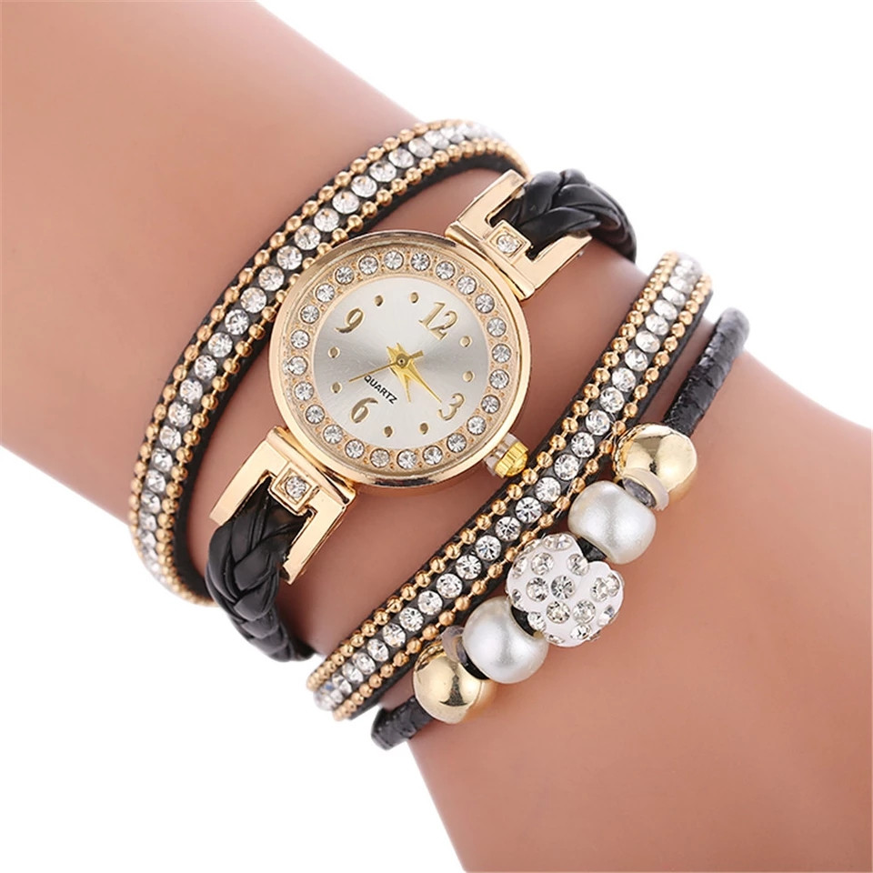 Жіночий наручний годинник-браслет зі стразами.