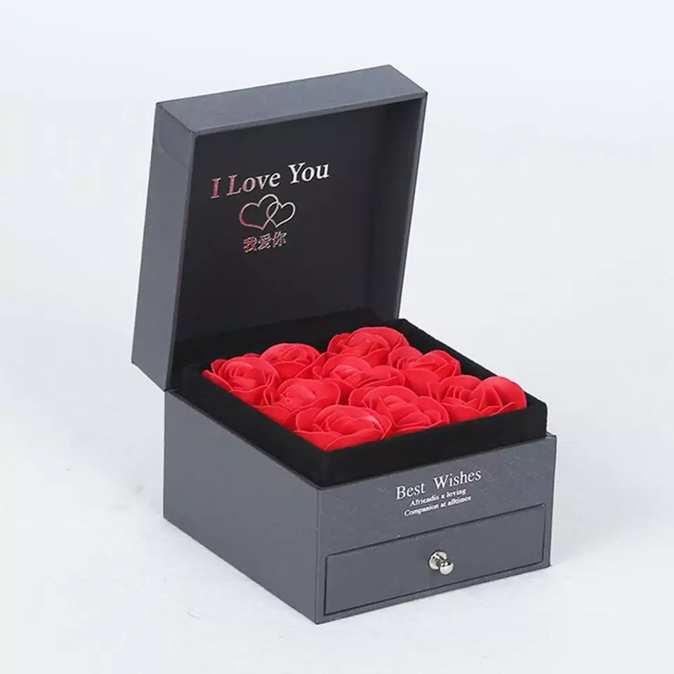 Подарункова коробка з трояндами(Мило з запахом квітів) та відділенням під прикраса , мило з троянд.