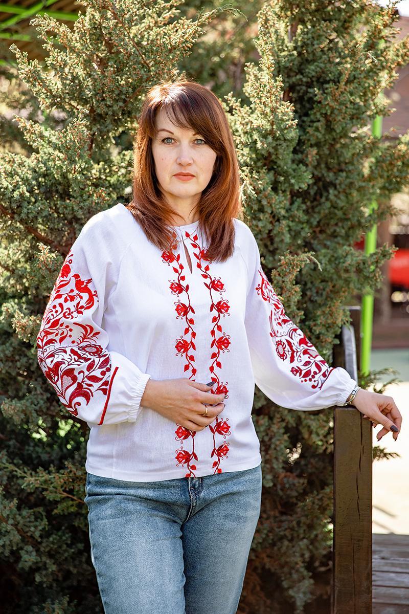 Ошатна Яскрава Вишиванка біла жіноча блуза з червоною українською вишивкою, Блуза вільного крою