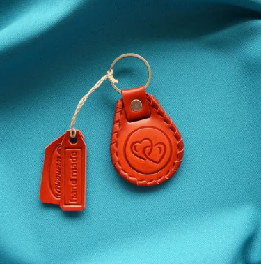 Брелок з натуральної шкіри з кільцем для ключів "Серця" ручна робота, фото 1