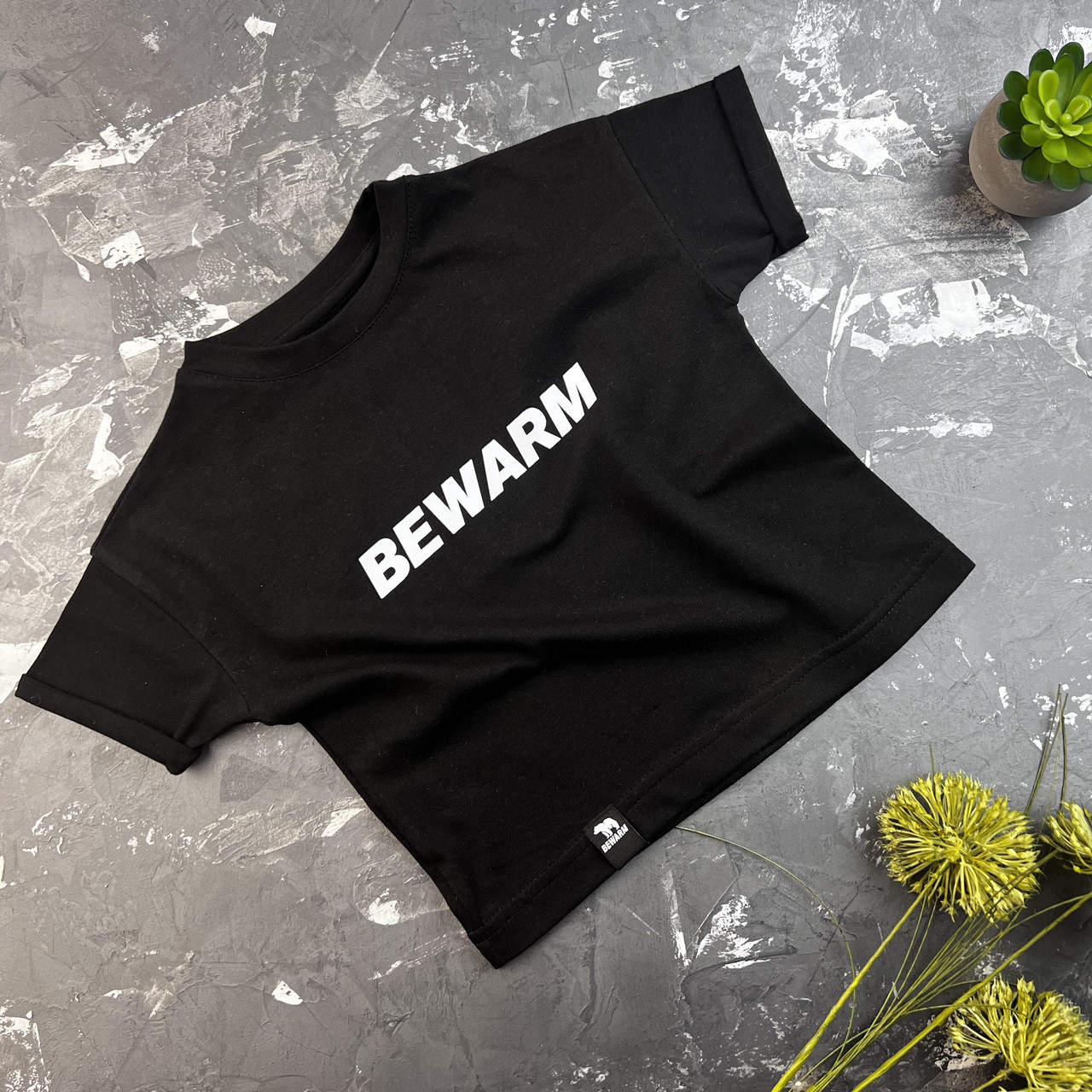 Детская футболка черная с принтом BEWARM - фото 1 - id-p1414105529