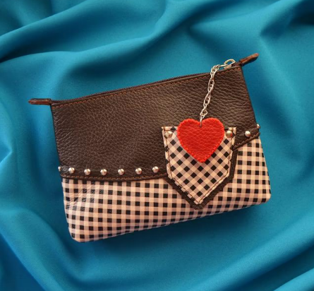 Косметичка жіноча з натуральної шкіри з внутрішньою підкладкою "Червоне серце" ручна робота, фото 1