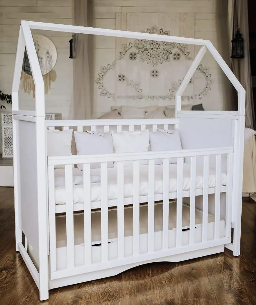 Дитяче ліжечко Angelo "Будиночок" в білому кольорі з шухлядою