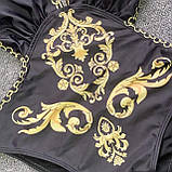 Чорний суцільний купальник з візерунком із золота, фото 10