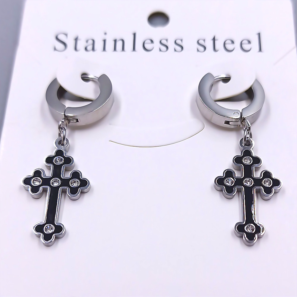 Сережки Stainless Steel з чорною емаллю та цирконами. Сталь. Родій. Довжина: 37 мм. Ширина: 13 мм.