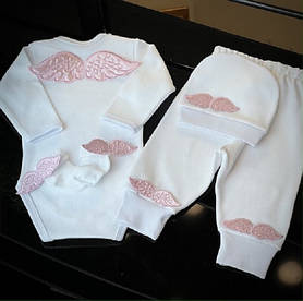 Ошатний комплект з рожевими крильцями Янгол для новонароджених на виписку, білий