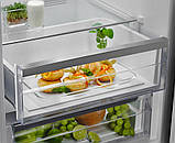 Холодильник з морозильною камерою Electrolux LNT7ME34G1, фото 6