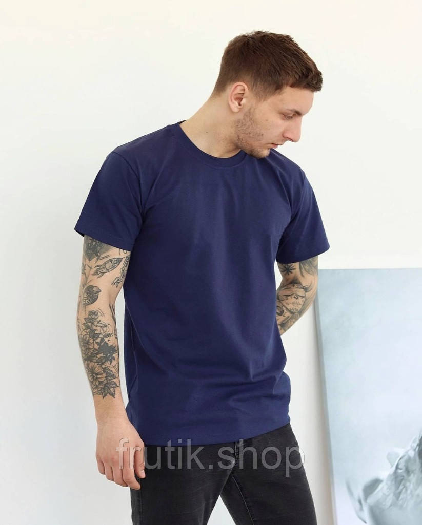 Темно синя чоловіча Футболка класична Fruit of the loom Valueweight 100% однотонна S