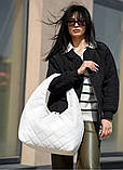 Модна велика жіноча сумка хобо біла містка з матової екошкіри (якісна штучна шкіра) + зручний гаманець, фото 2