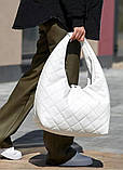 Стильна велика біла жіноча сумка хобо містка, матова екошкіра (якісна штучна шкіра) + зручний гаманець, фото 8