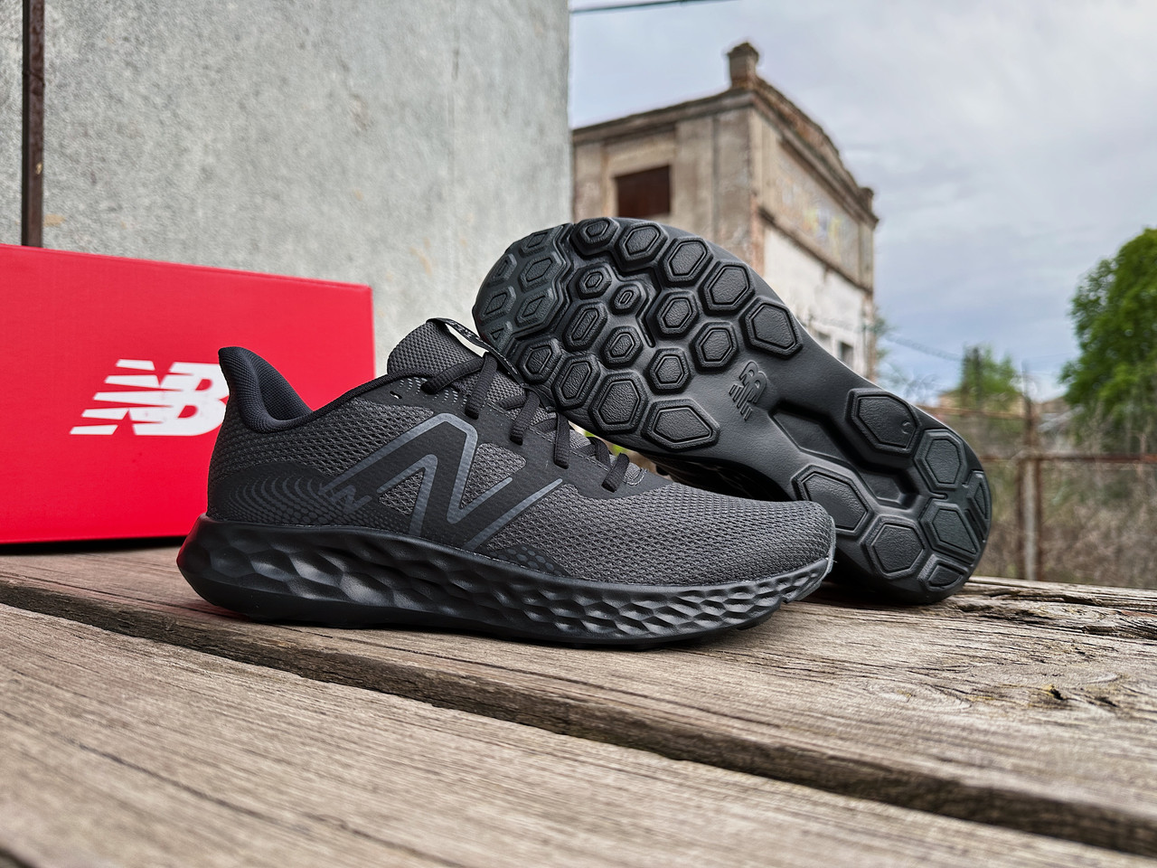 Чоловічі кросівки New Balance 411 v3 M411LK3 чорний Оригінал