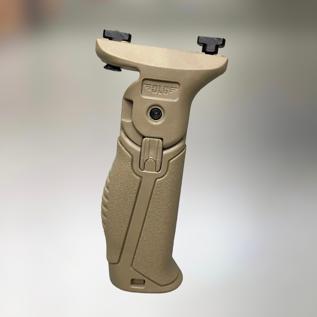 Рукоятка перенесення вогню передня DLG TACTICAL (DLG-047-beige), колір Койот, складана, установка на M-LOK.
