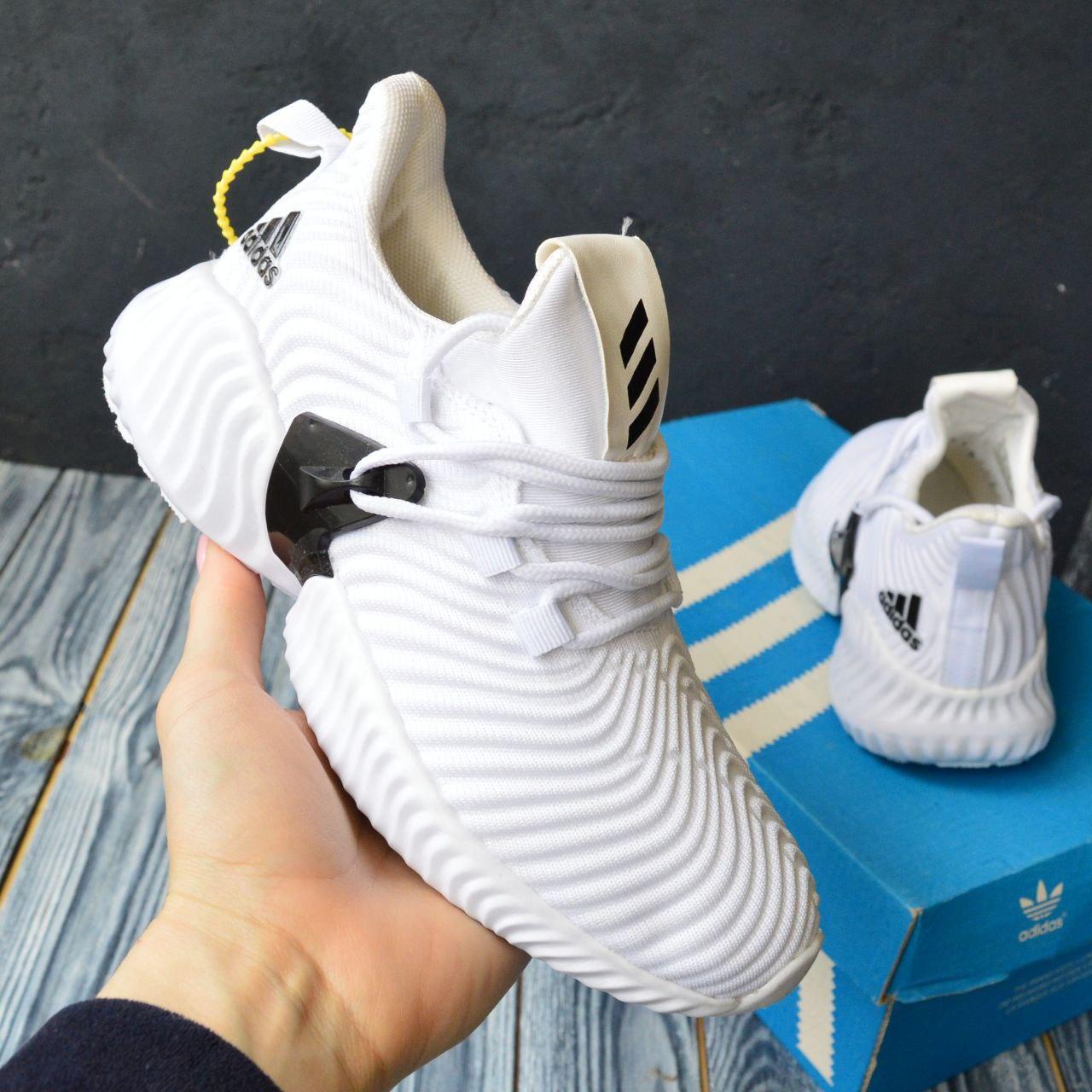 Білі кроссівки для дівчат Adidas Alphabounce Instinct. Класні жіночі кросси Адідас Альфабоунс.