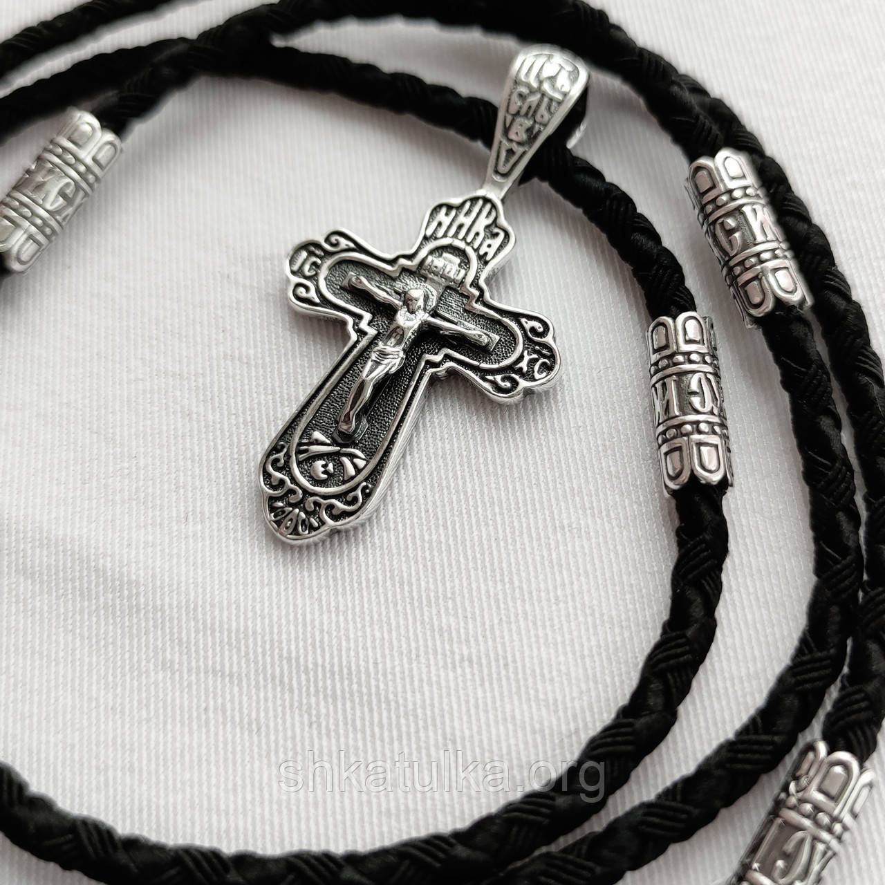 Комплект чоловічий срібний шнурок зі вставками ИСХС і хрестик 925 проба Чорний 846/3+Кр0140