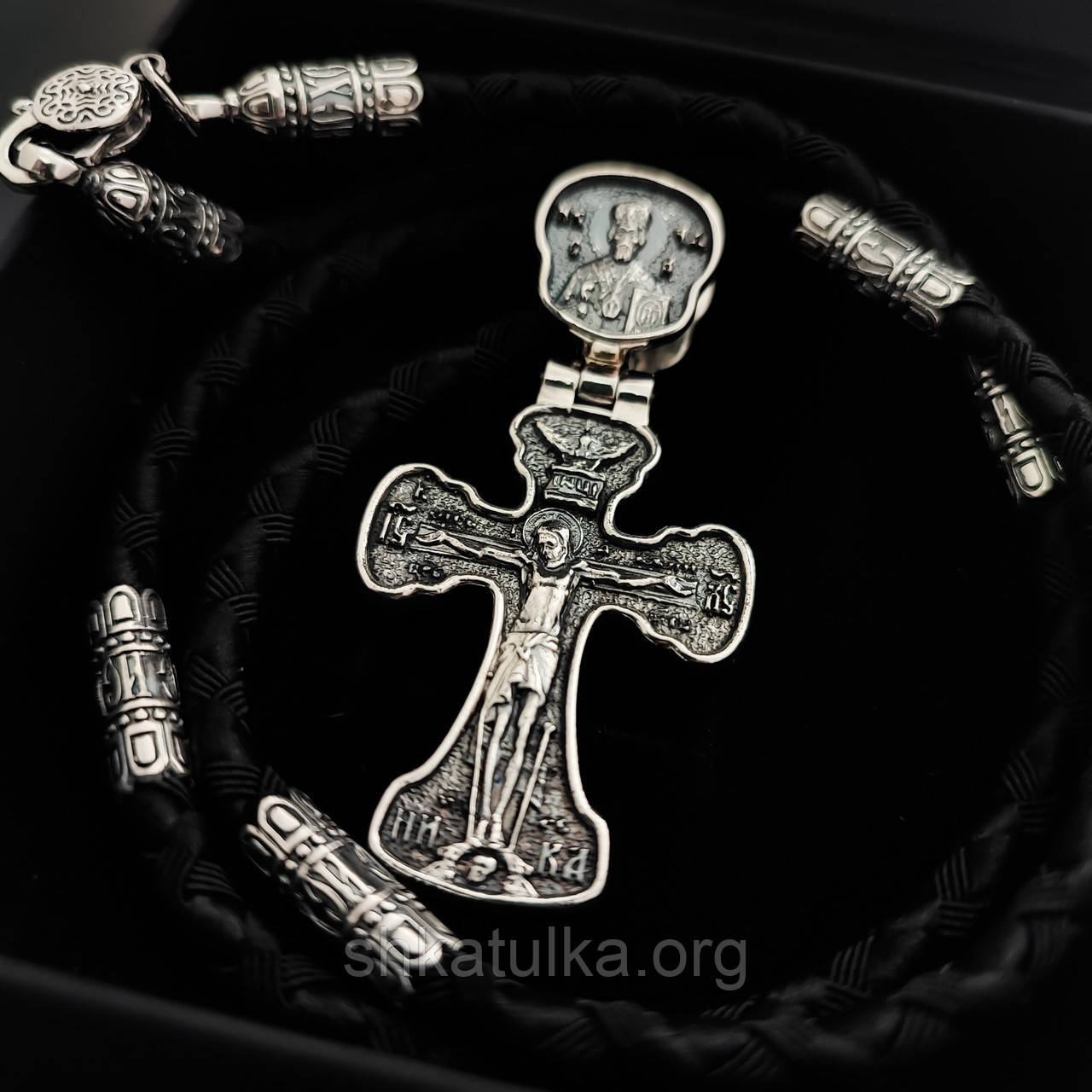 Комплект чоловічий срібний шнурок зі вставками та хрестик 925 проба Чорний 846/4+Кр0191