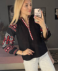 Вишиванка жіноча, блузка чорного кольору з червоно-білою геометричною вишивкою та довгим рукавом, фото 2