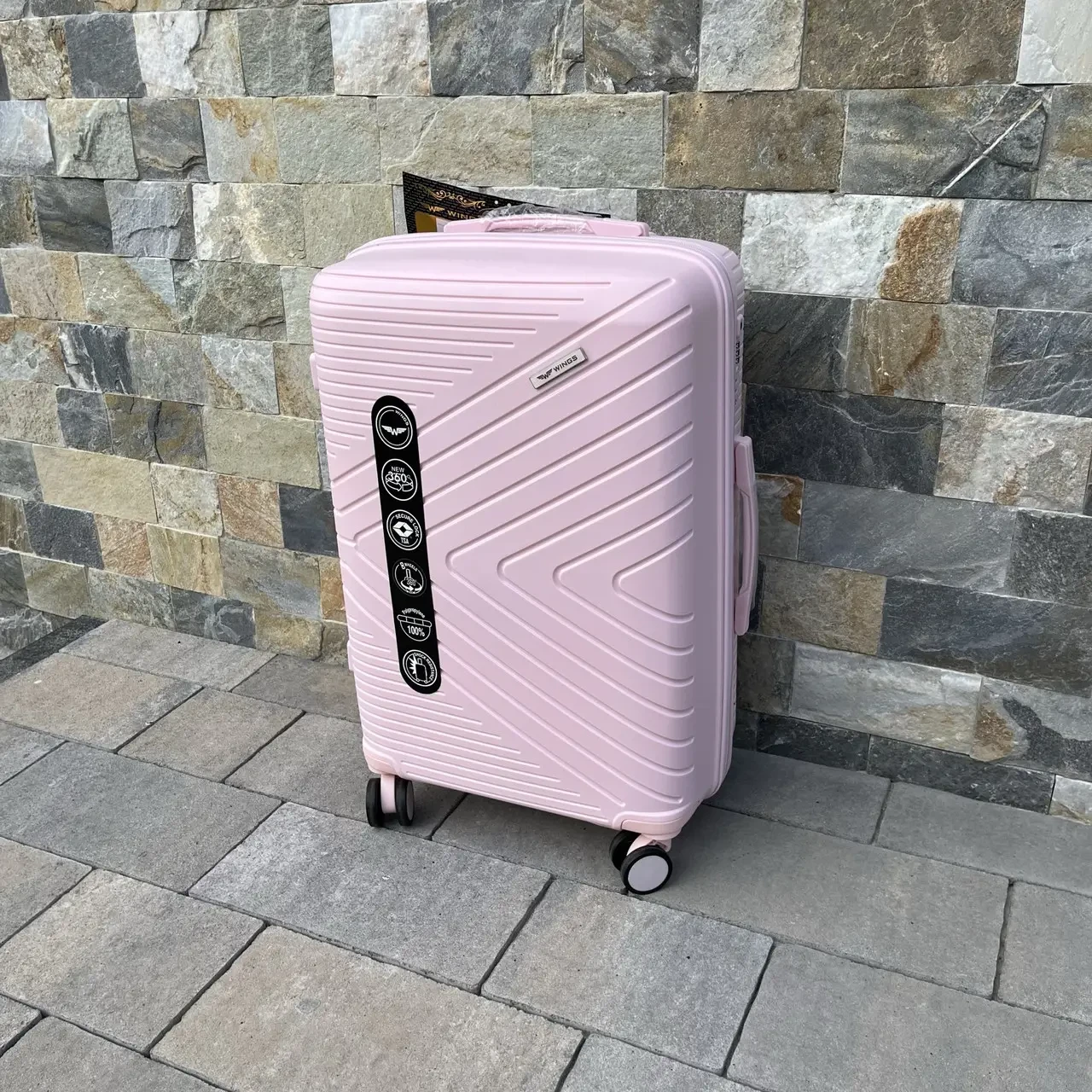 ヤングリビング　フリードム Дорожный чемодан Wings DQ181-05 из полипропилена на 4 колесах