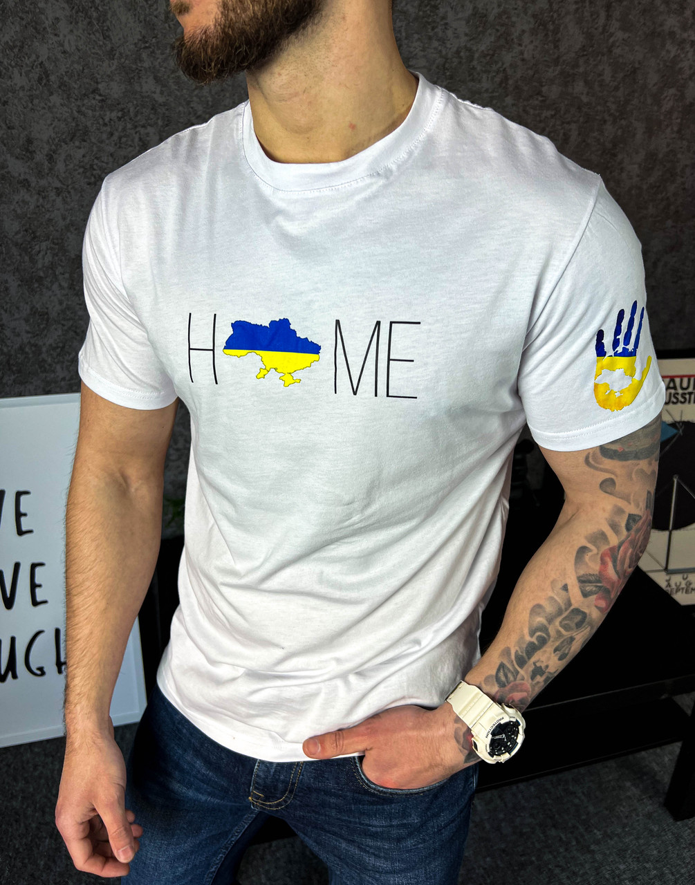 Біла чоловіча патріотична футболка