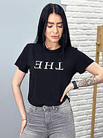 Трикотажная черная женская футболка с принтом "The"