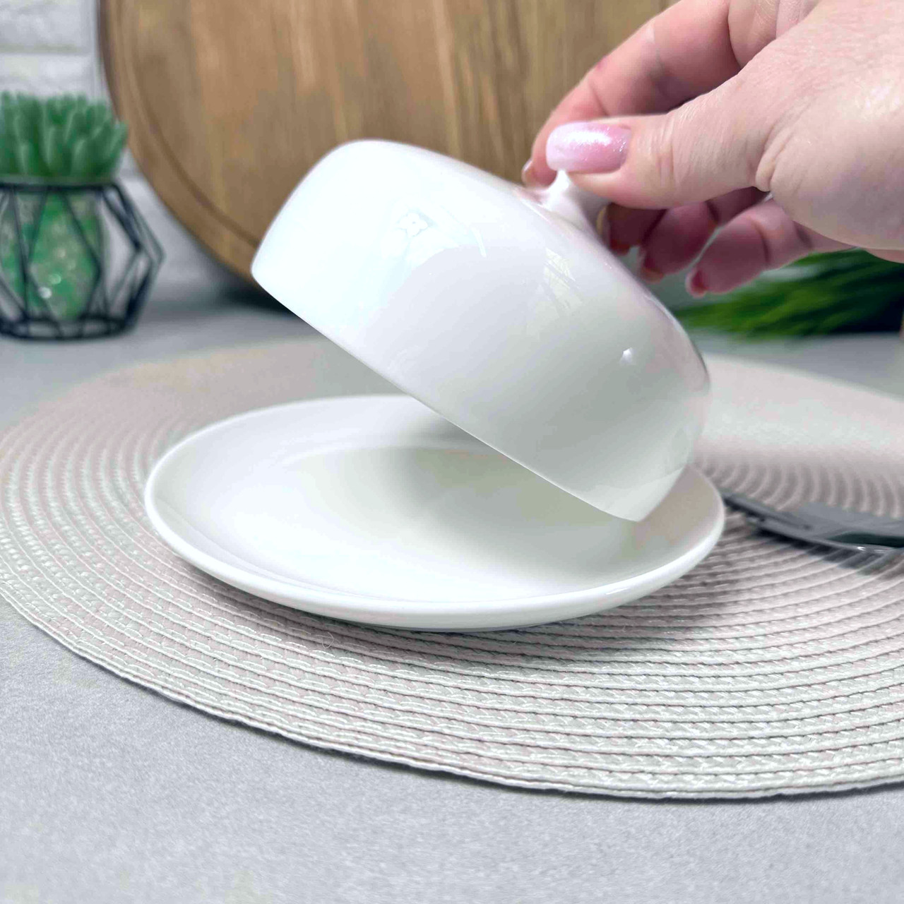 Біла кругла фарфорова маслянка ARDESTO Imola