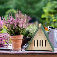 Деревянный домик для бабочек
