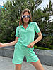 Жіночий молодіжний костюм: футболка-топ зі змійкою на комірі і шорти вільного спортивного стилю, фото 2