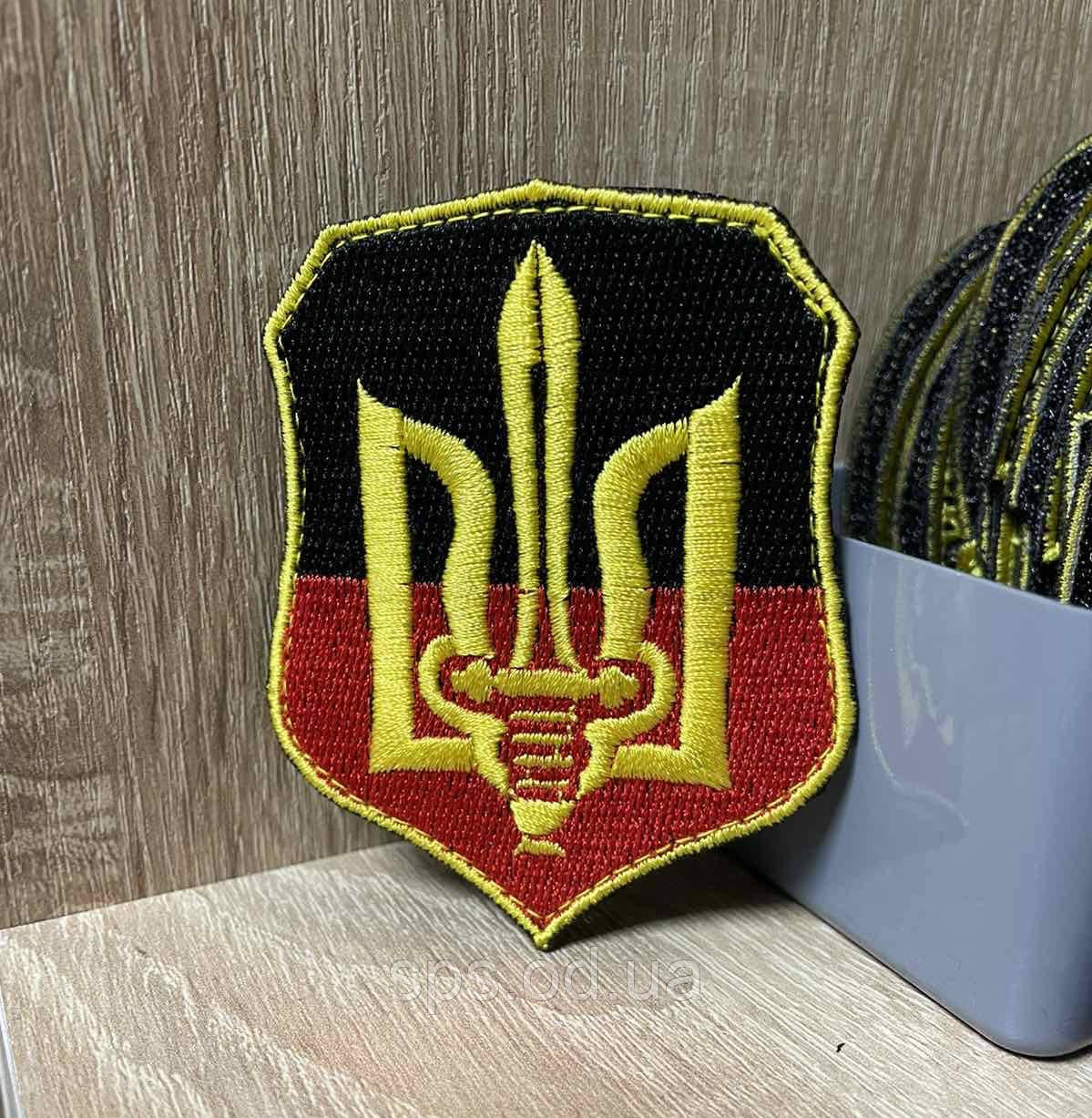 №246 Шеврон тризуб на червоно-чорному тлі 8*6.5 см