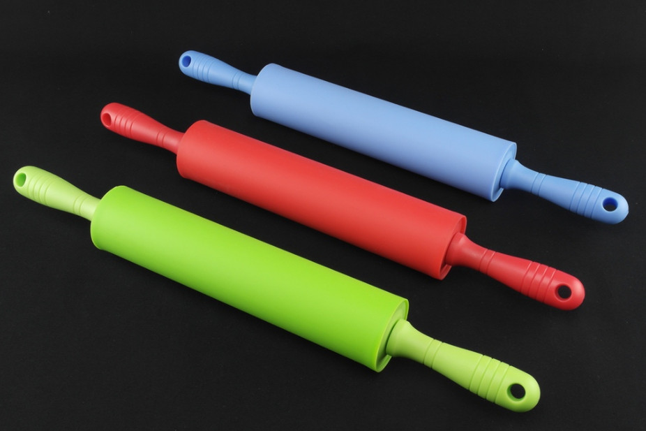 Скалка силіконова з пластиковими ручками