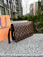 Місткий клатч унісекс Louis Vuitton, стильно виглядає та доповнить ваш стиль.