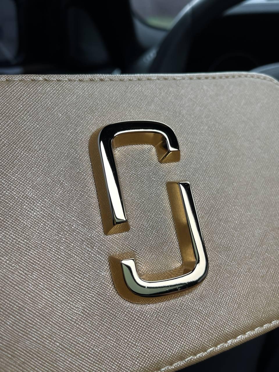 Купить Женская сумка Марк Джейкобс бежевая Marc Jacobs The Snapshot ...