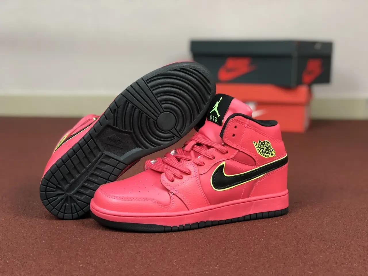 Jordan 1 retro hot punch hotsell