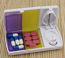 Таблетниця різак ранок вечір  з розділювачем на дози