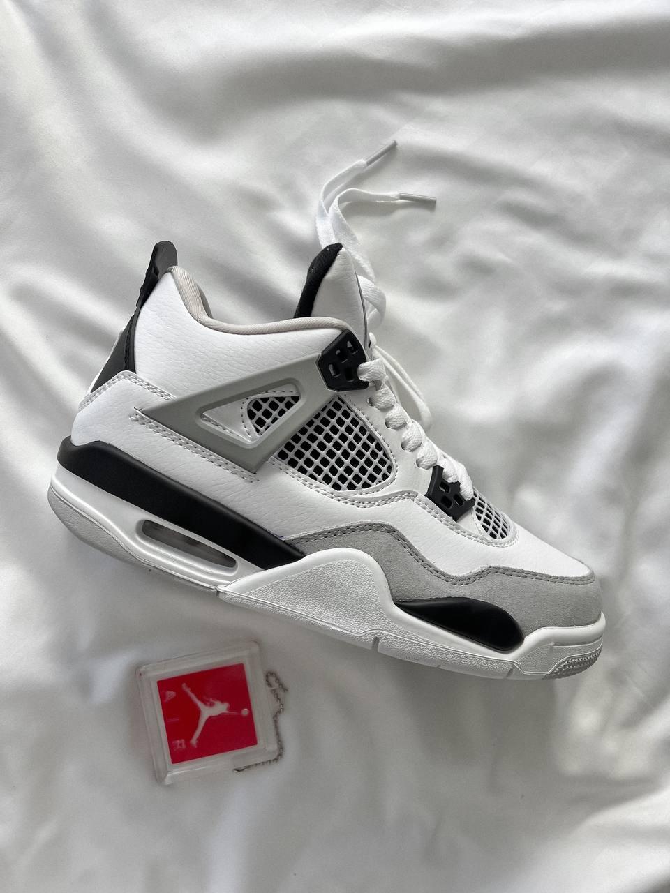 Чоловічі кросівки Nike Air Jordan 4 Retro "Military Black" (білі із сірим і чорним) низькі круті кроси 2775 top, фото 1