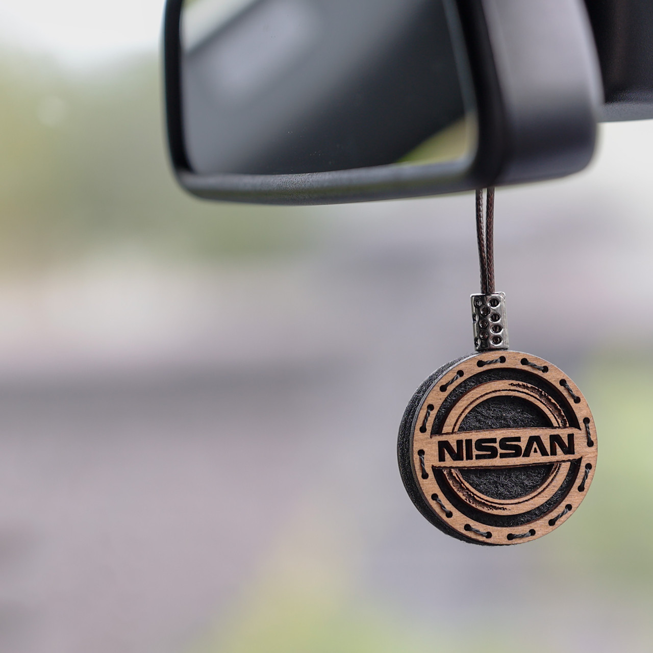 Ароматизатор дерев'яний в машину Nissan ручної роботи, 5 см.