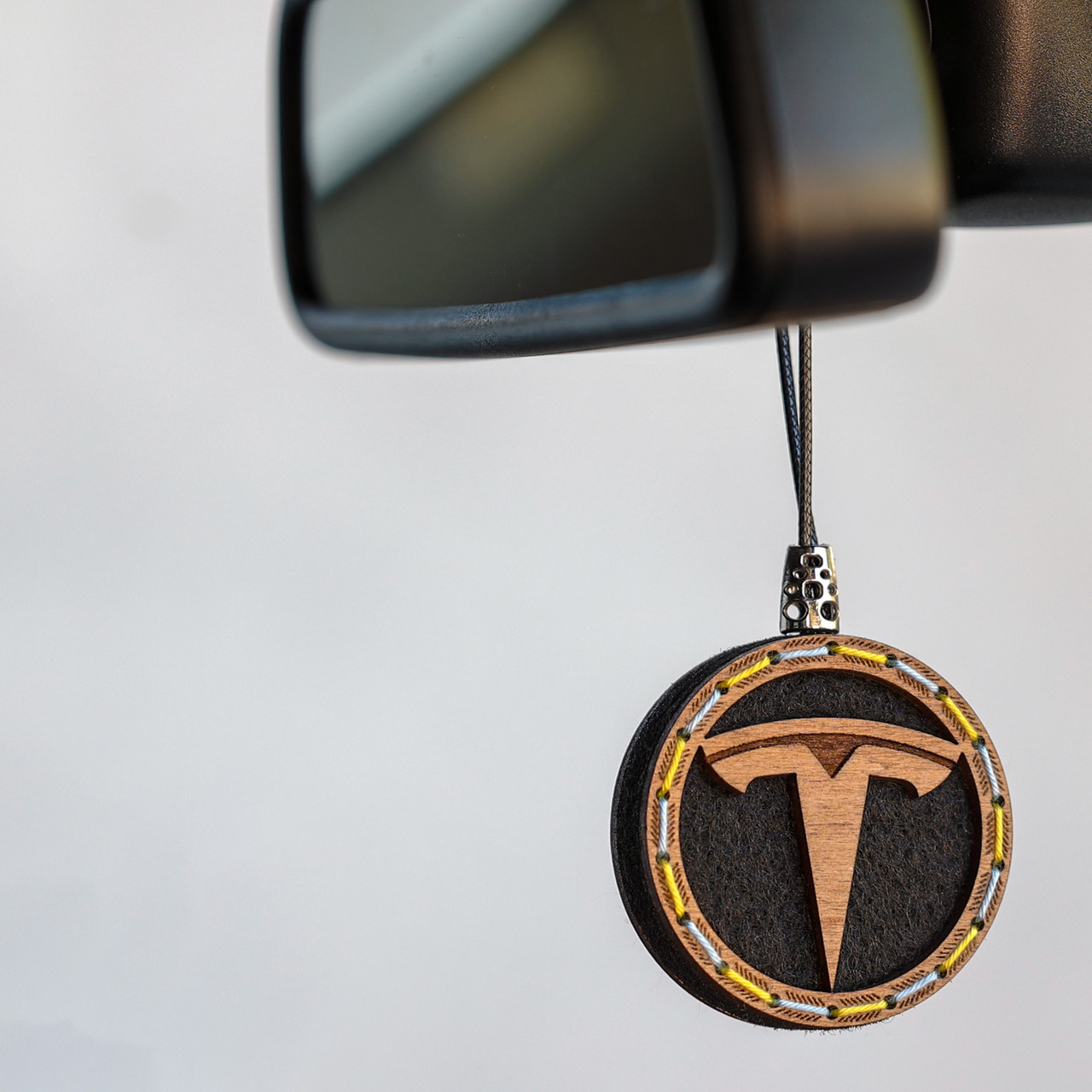 Ароматизатор дерев'яний в машину Tesla ручної роботи, 6 см.