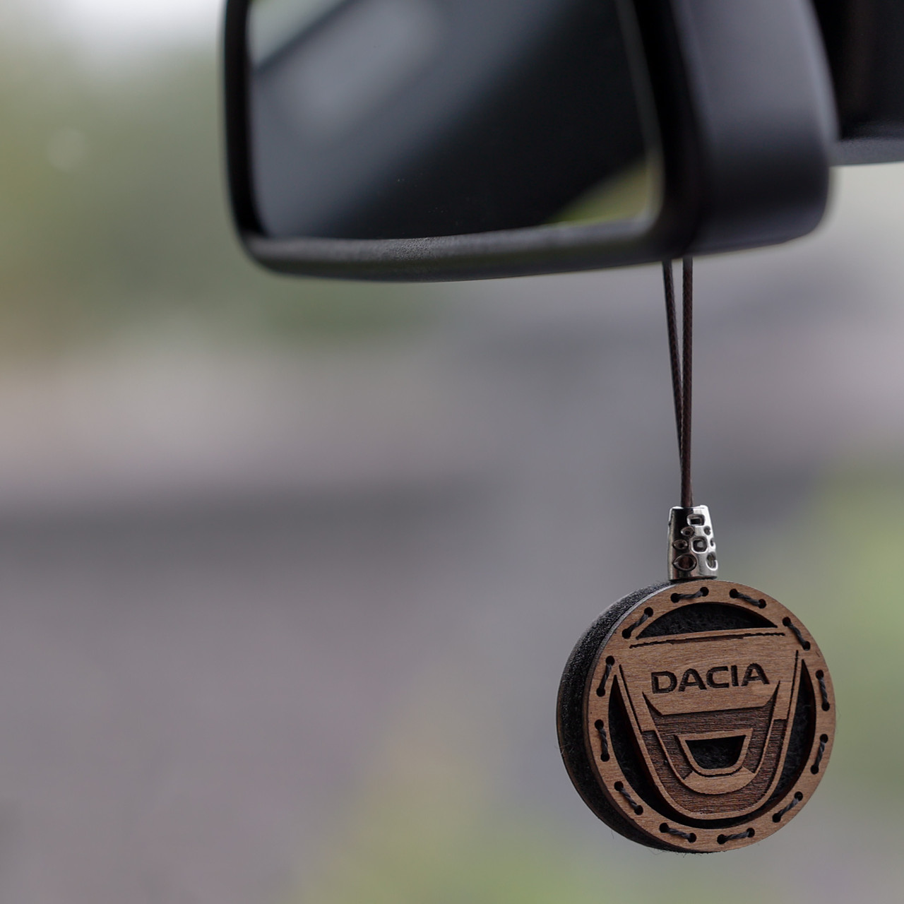 Ароматизатор дерев'яний в машину Dacia ручної роботи, 5 см.