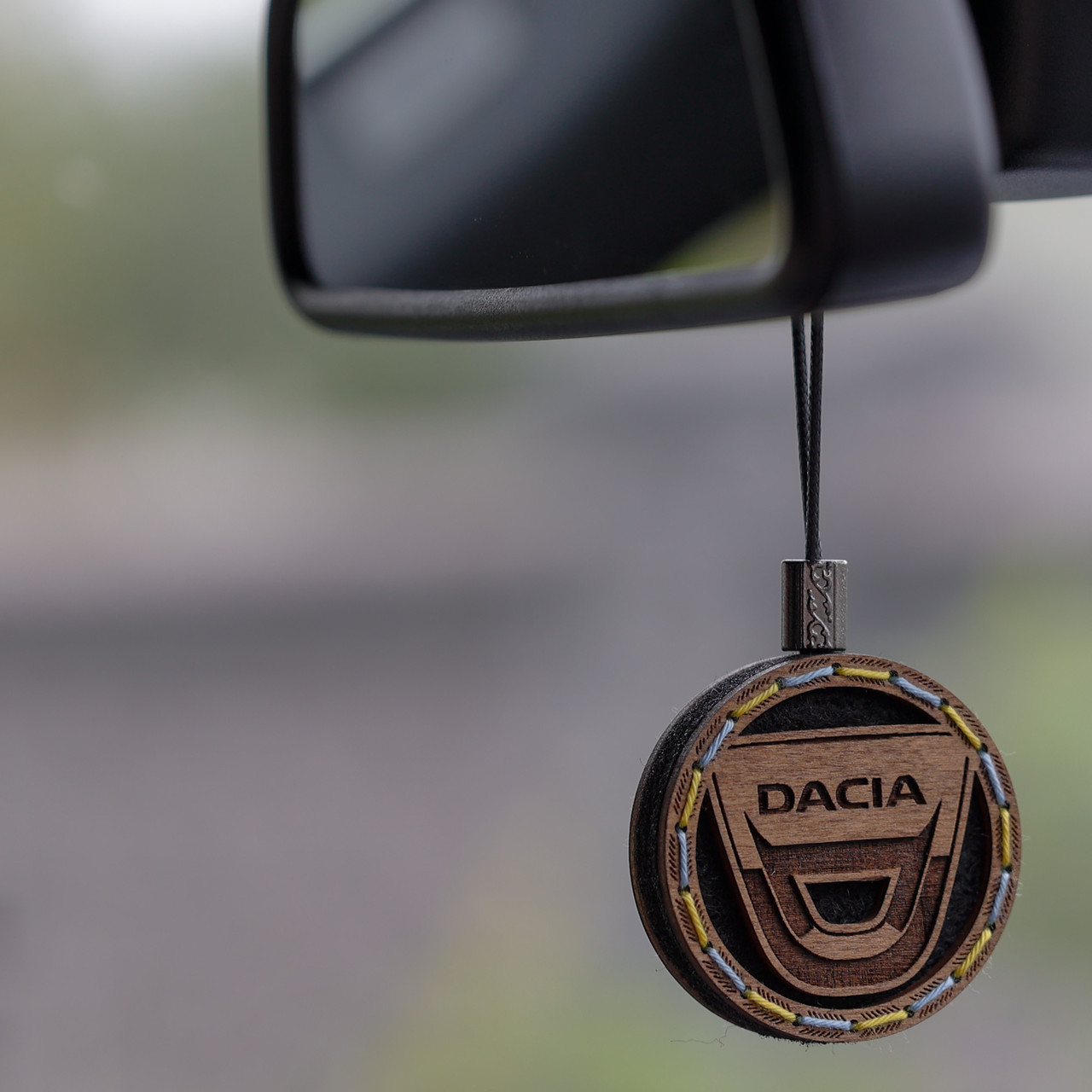 Ароматизатор дерев'яний в машину Dacia ручної роботи, 6 см.