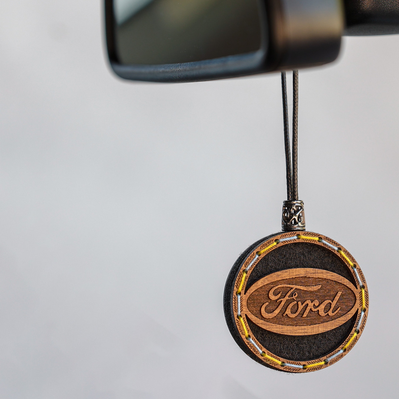 Ароматизатор дерев'яний в машину Ford ручної роботи, 6 см.